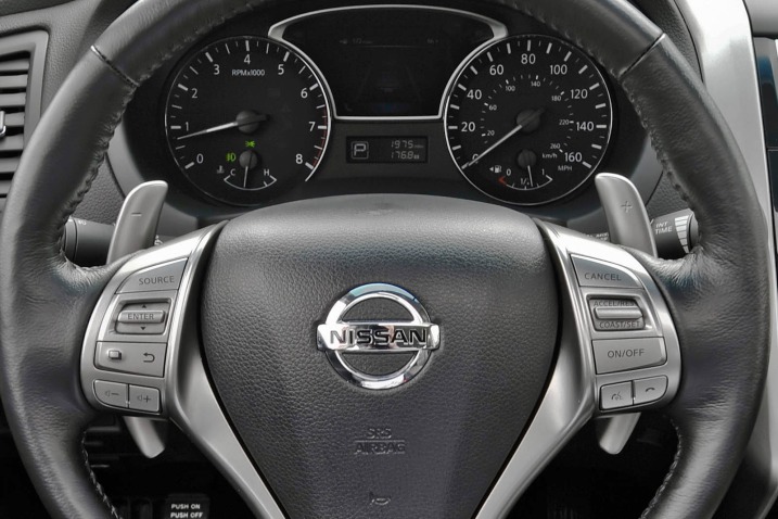 Đánh giá nội thất xe Nissan Altima 2014