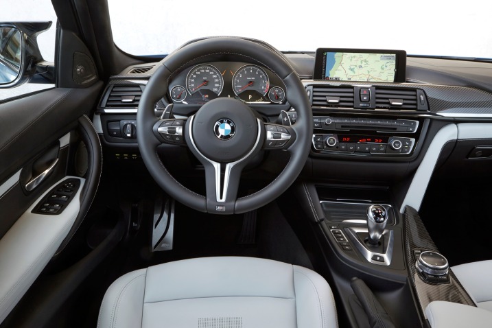 Vô-lăng BMW M3 2015 bọc da cao cấp với thiết kế 3 chấu 1
