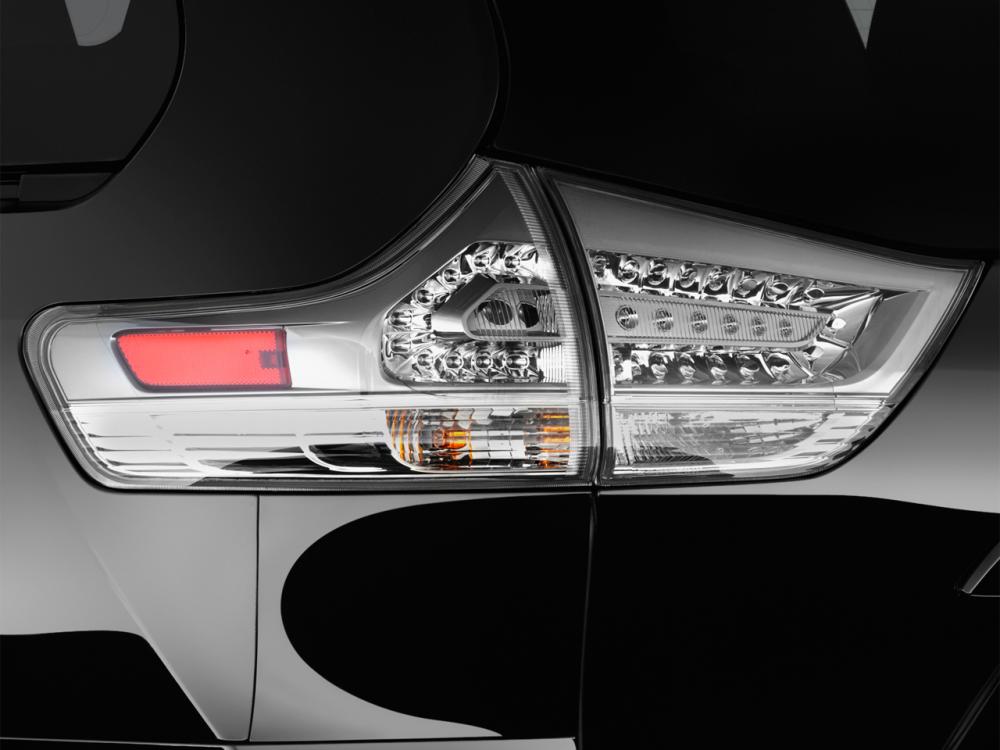 Đánh giá đuôi xe Toyota Sienna 2015