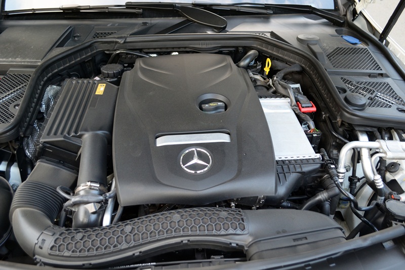 Mercedes-Benz C250 AMG sử dụng động cơ M274 được nâng cấp cho hiệu suất cao.