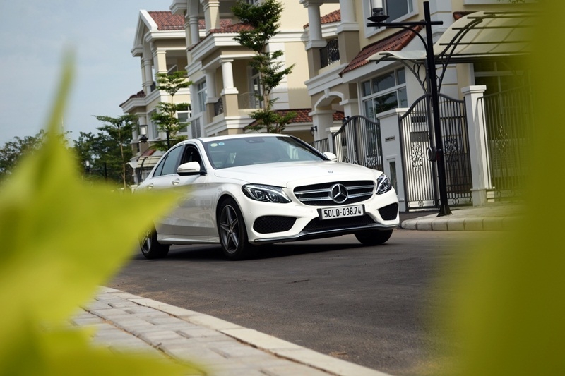 Mercedes-Benz C250 AMG phù hợp với những ai đam mê trải nghiệm lái.