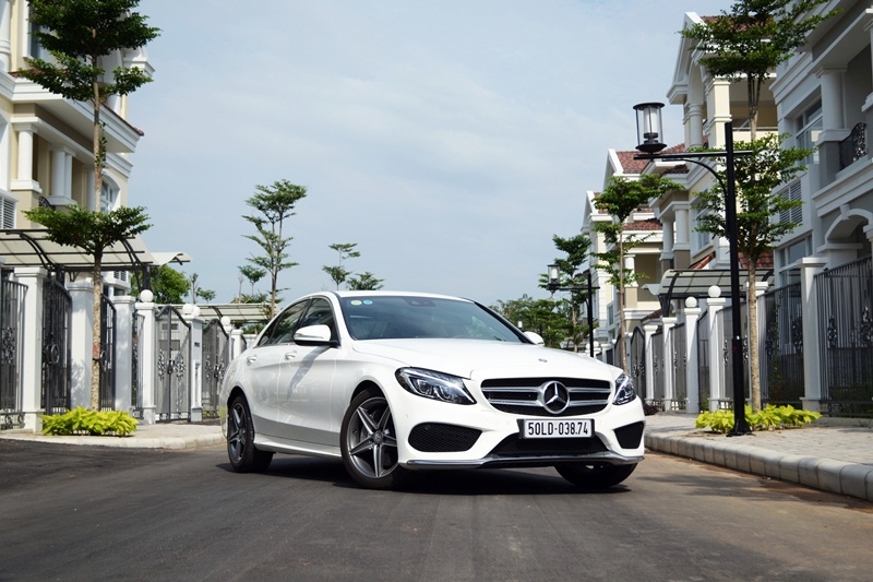 Mercedes-Benz C250 AMG có 5 tùy chọn chế độ vận hành mang đến cảm giác lái thú vị.