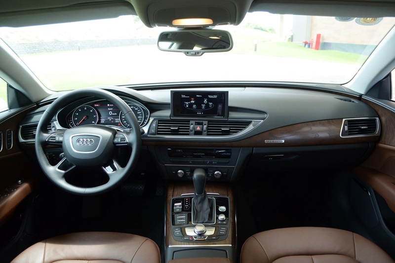 Nội thất của Audi A7 Sportback 2015 được thiết kế hài hòa, ấn tượng.