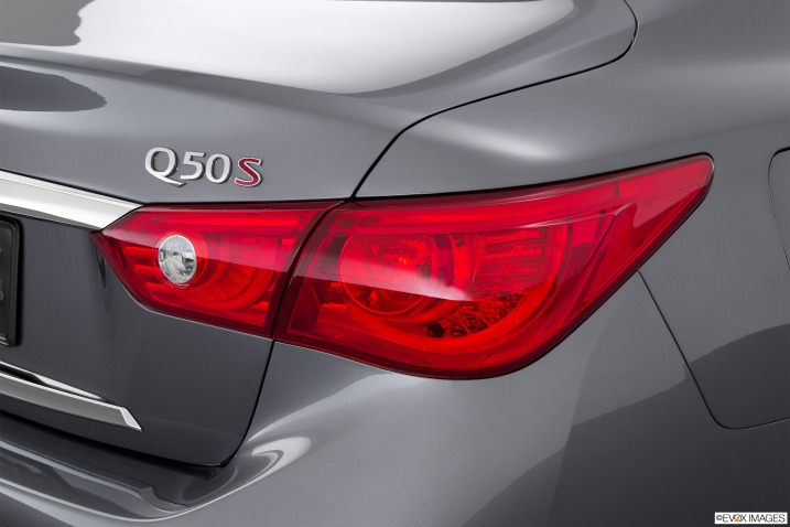 Đánh giá đuôi xe Infiniti Q50 2015
