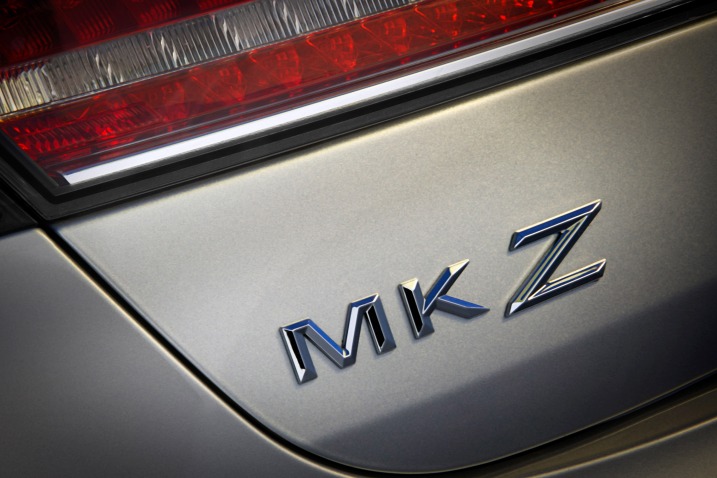 Tên xe MKZ 2016  trên đuôi xe 1