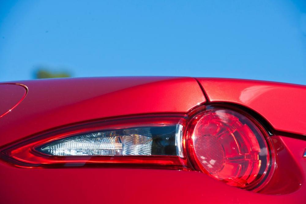 Cụm đèn hậu của Mazda MX 5 2015