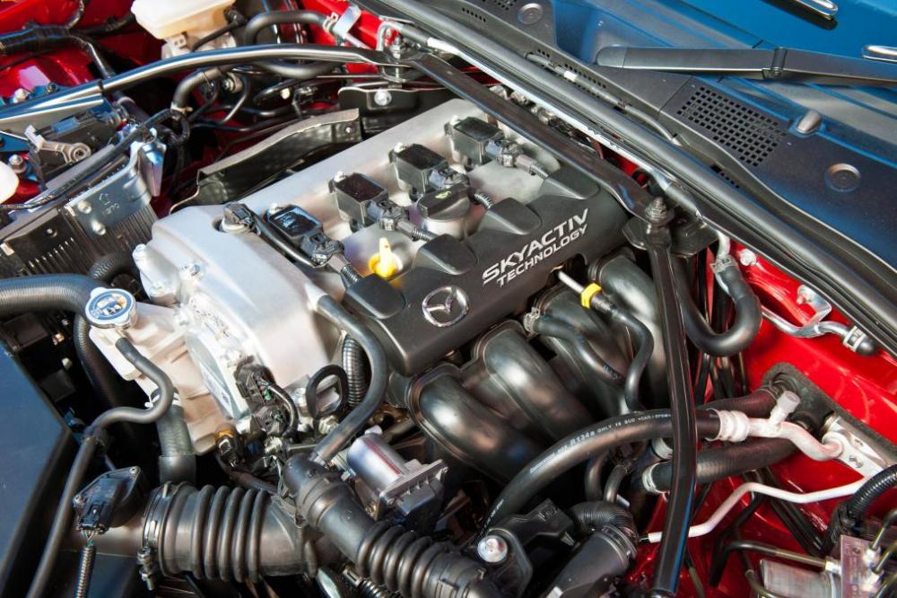 Mazda MX 5 2015 sử dụng động cơ SKYACTIV-G phun xăng trực tiếp 1