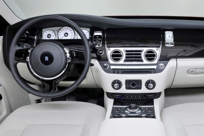 Đánh giá khoang lái xe Rolls-Royce Ghost 2014