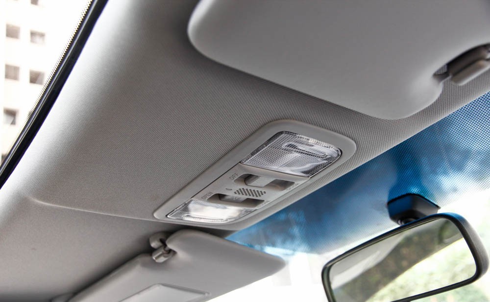 Đèn nội thất và cửa sổ trời chỉ có trên Honda Civic 2015 bản 2.0 a