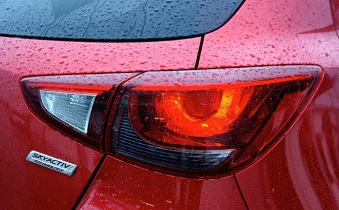 Đèn hậu của Mazda2 2015 a