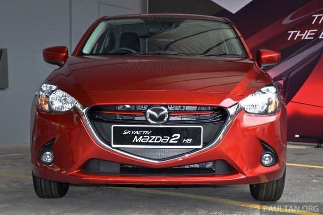 Đầu xe Mazda2 2015 1