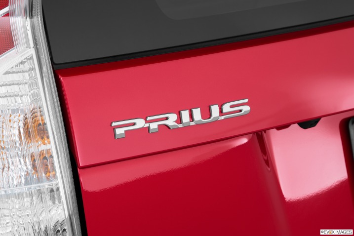 Đánh giá xe Toyota Prius 2015 13