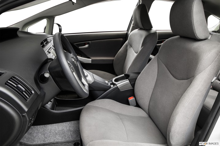 Đánh giá xe  Toyota Prius 2015 18