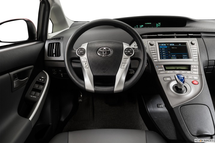 Đánh giá xe Toyota Prius 2015 1922
