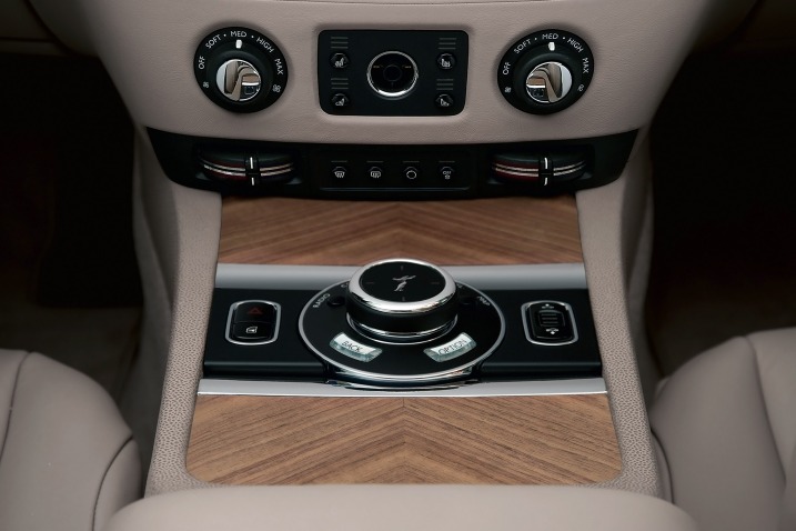 Trang bị tiện nghi trên Rolls-Royce Wraith Coupe 2014 1