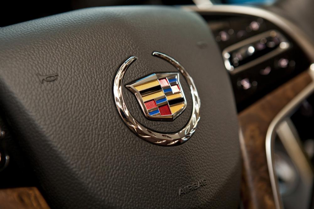 vô-lăng trên Cadillac Escalade 2015 3